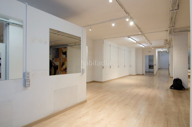 Foto 45df6509-ce6b-4eab-9c9f-2774985d4651. Lloguer local comercial a muralla del carme 18 a Manresa