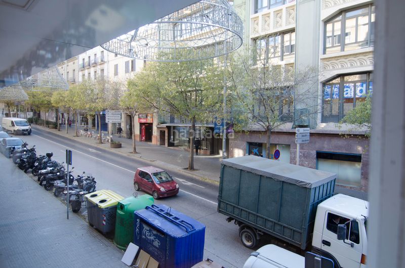 Foto 64637b8b-4aa5-481c-ab68-2ed4b961d47a. Lloguer local comercial a muralla del carme 18 a Manresa