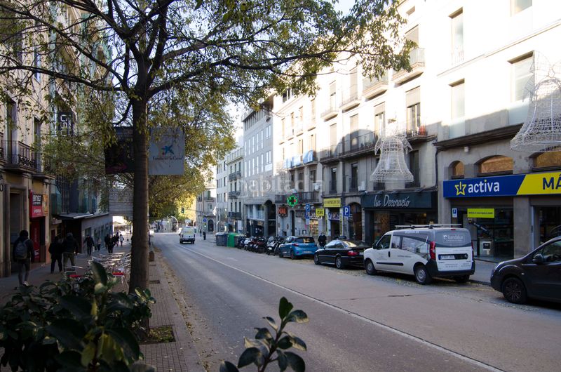 Foto dbcde884-11e3-4e2b-999a-22902765ee74. Lloguer local comercial a muralla del carme 18 a Manresa