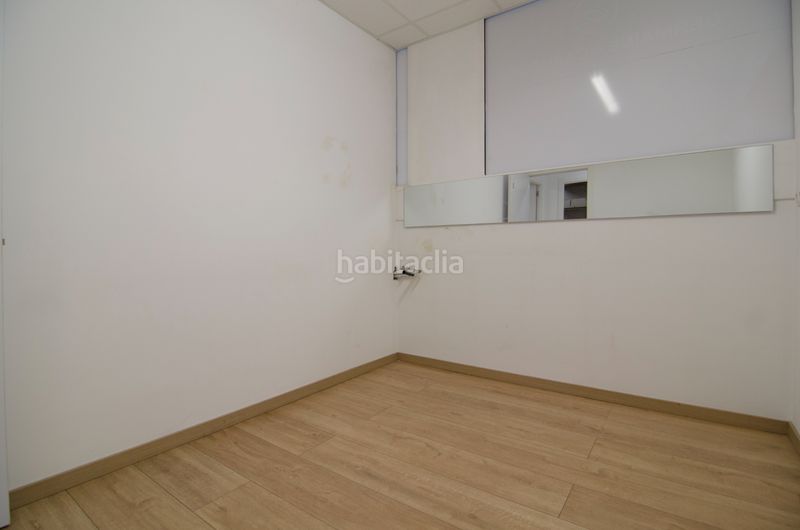 Foto ec0a28d1-4756-4b52-ae38-ad9e55badd19. Lloguer local comercial a muralla del carme 18 a Manresa