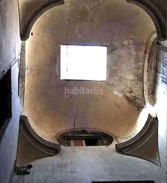 Foto 9ea44343-6701-4058-a290-84270beb2855. Edificio en carrer del born 6 edificio para rehabilitar en Manresa