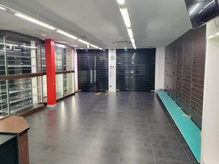 Lloguer Local Comercial a Carrer d'august 14. Local zona 