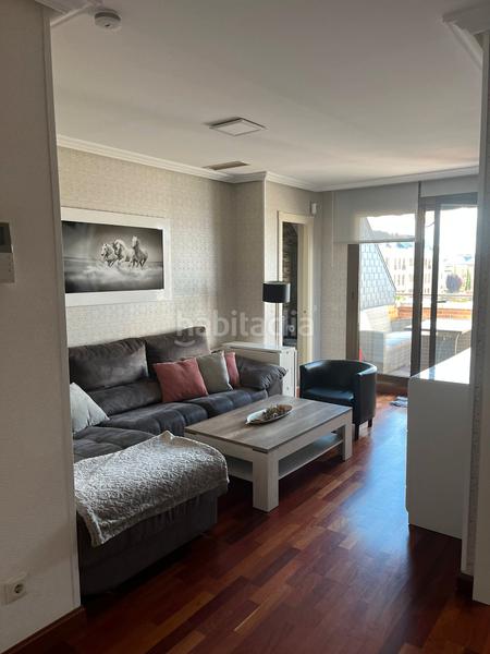 Foto 23f17df5-b1bf-4db3-9bf5-f90f44f48d61. Attico con riscaldamento parcheggio piscina in Monte el Pilar Majadahonda