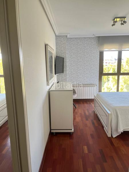 Foto 564a853c-2f3d-4d02-aa36-df13b6f50579. Attico con riscaldamento parcheggio piscina in Monte el Pilar Majadahonda