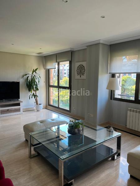 Foto 75246f81-5b96-4cd8-b6b9-e78c1531a6f0. Attico con riscaldamento parcheggio piscina in Monte el Pilar Majadahonda