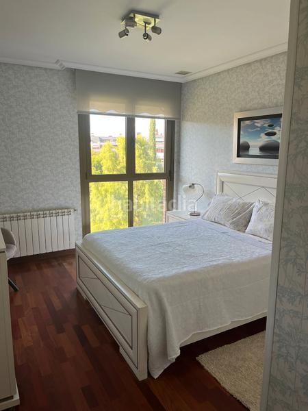 Foto 8f9ef79e-3c9f-4ba8-8323-e57971943e90. Attico con riscaldamento parcheggio piscina in Monte el Pilar Majadahonda