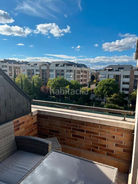Foto c6875323-1d11-42a9-a02b-2c1ac71f9f47. Attico con riscaldamento parcheggio piscina in Monte el Pilar Majadahonda