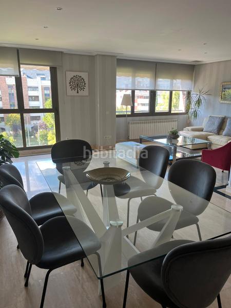 Foto f0bf0d4d-aba5-494f-a66d-2e8875bedd89. Attico con riscaldamento parcheggio piscina in Monte el Pilar Majadahonda