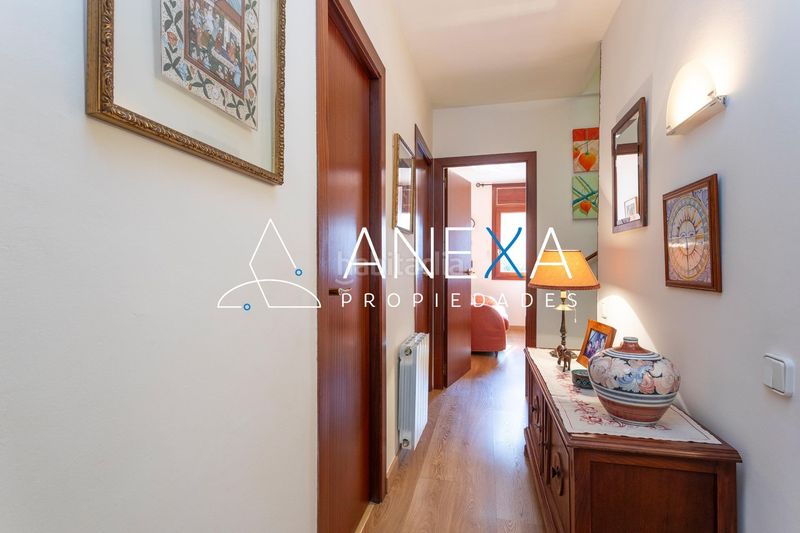 Foto 0ccd0fe6-cf2f-4c0d-9d95-a1251819f3fc. Casa adossada amb aparcament a Centre Sant Just Desvern