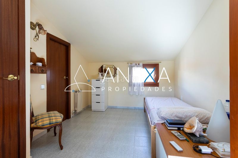 Foto 1cddbdc4-9c74-4e6f-80a4-fd2611be0129. Casa adossada amb aparcament a Centre Sant Just Desvern