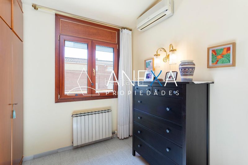 Foto df64af3a-8cbf-49a3-a084-b532c76ab6d9. Casa adossada amb aparcament a Centre Sant Just Desvern