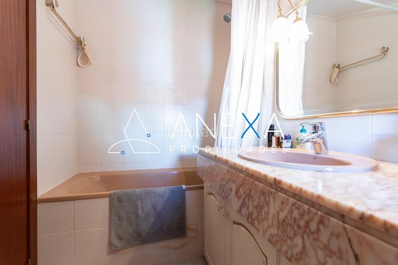 Foto fb3f913b-2c0d-47bd-8868-bab78a54bf87. Casa adossada amb aparcament a Centre Sant Just Desvern