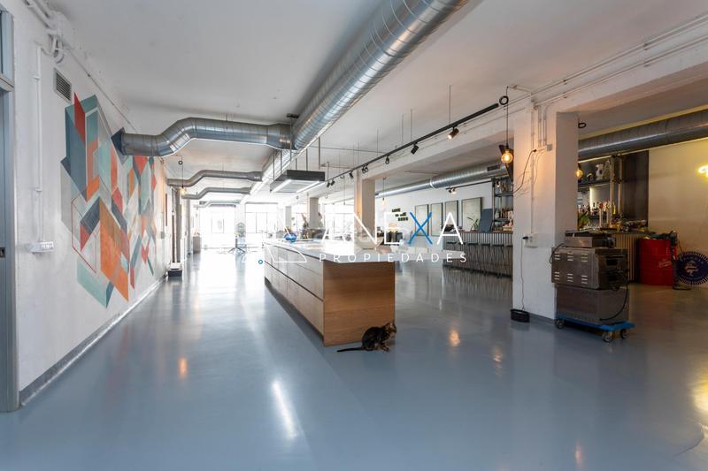 Foto 1df6f497-7d1d-4a67-900b-69ca9ce93b5a. Local comercial en Poblenou Barcelona