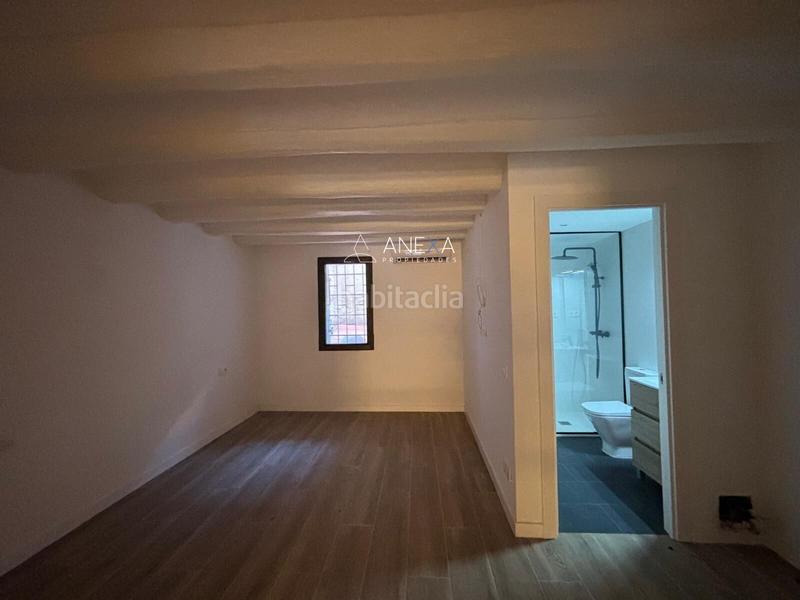 Foto cfa8d7c6-af58-40d8-9095-692a8736ec69. Estudi a Poblenou Barcelona