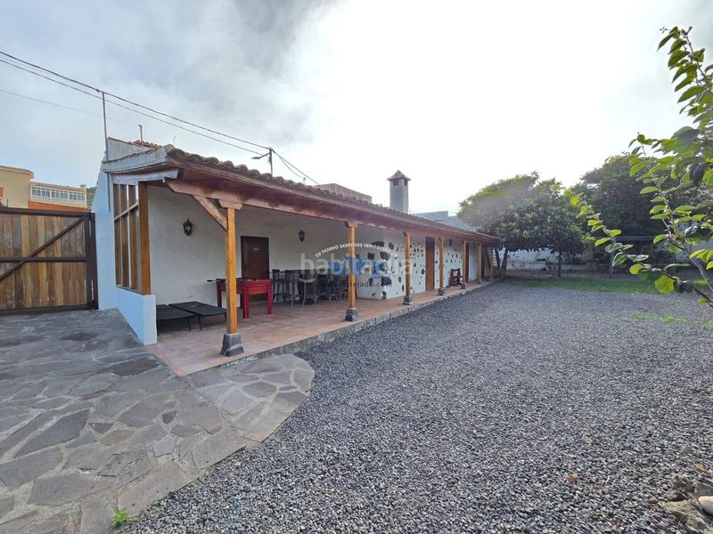 Foto 5b0468f1-a208-4117-afd5-66d3cc7daf30. Casa amb aparcament a Tanque (El)