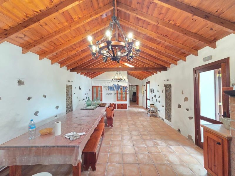 Foto 6a5f8341-e0b2-483b-a526-9e06a7ef05a7. Casa amb aparcament a Tanque (El)