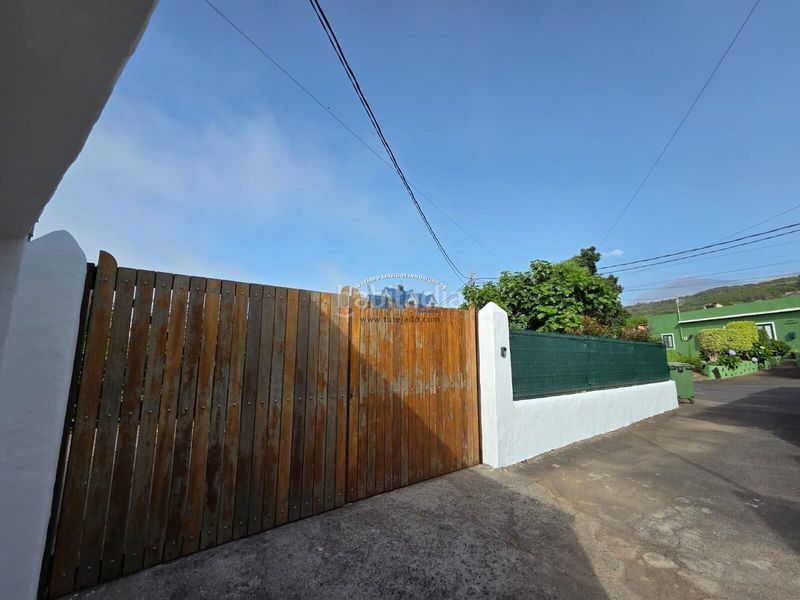 Foto 7c98a270-8498-4606-8d5b-e6a0a98d21fd. Casa amb aparcament a Tanque (El)