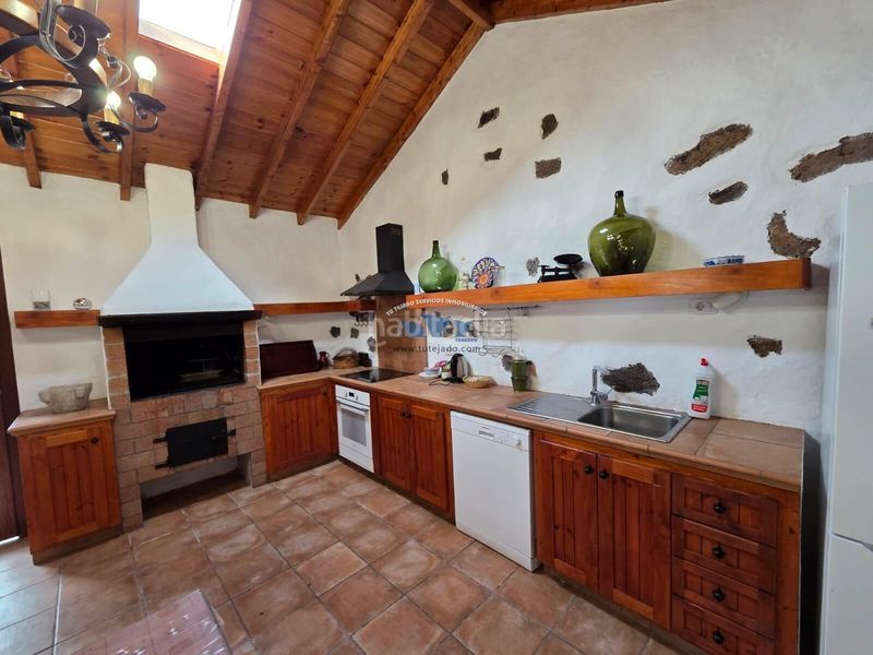 Foto 91d5cd39-f86a-4369-83fb-9991960c6e36. Casa amb aparcament a Tanque (El)