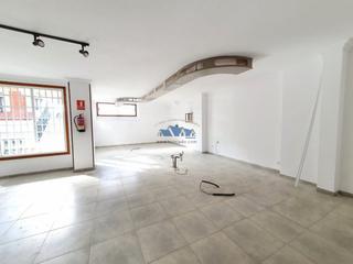 Location Local commercial en Santa rsula Pueblo. Local cntrico en alquiler.