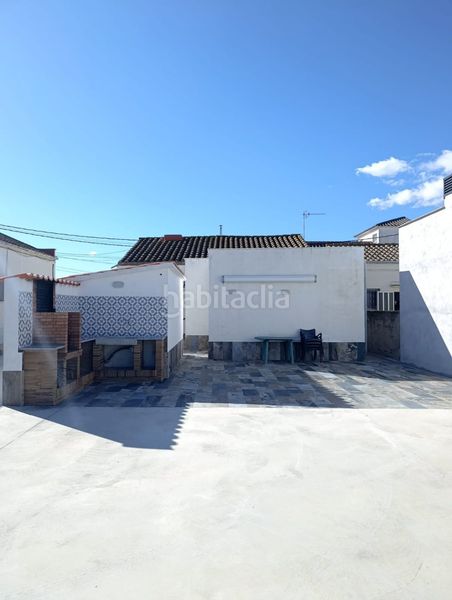 Foto 24ba3f5c-cac5-4055-966c-c435c5a62ecd. Casa amb aparcament a Deltebre