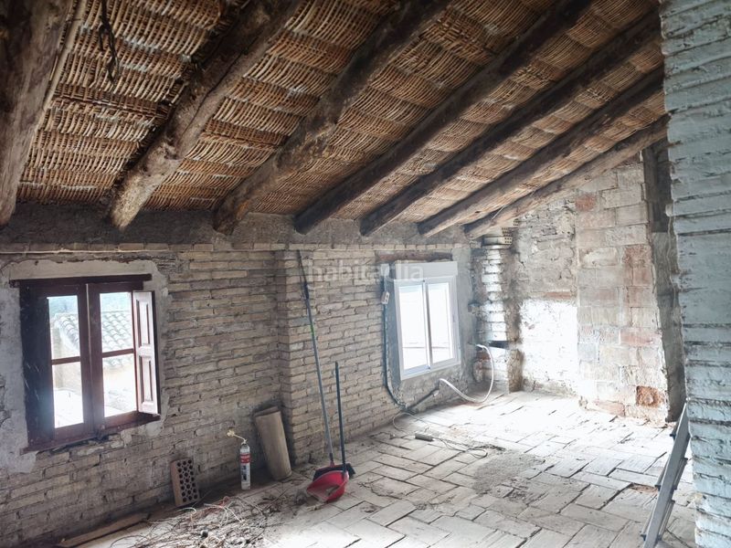 Foto f7ab503e-6e0b-4a45-829a-62918c342661. Casa amb aparcament a Tivenys