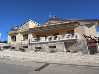 Chalet in Grau - Quintanes. Villa en venta en urb. favaret, 4 dormitorios.