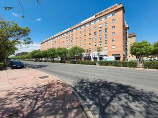 Lloguer Local Comercial en Cardenal bueno monreal 30. Local prime en el porvenir