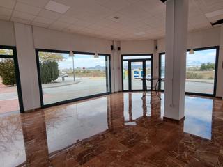 Lloguer Local Comercial a Avenida de las cortes valencianas 18. Esquina todo escaparates