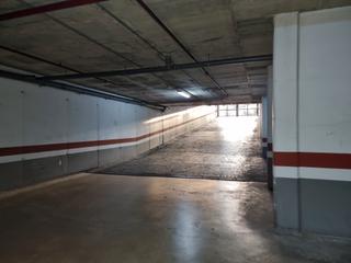 Location Parking voiture à Carrer vicente alexandre 3. Amplias plazas de garaje en parking privado