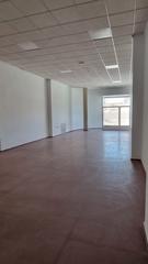 Rent Business premise in Avenida alcalde carlos carbonell 9. Local en avenida