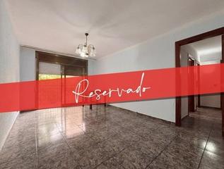 Pis a La Roureda. Oportunidad única en viladecans  piso con mucho potencial en zon