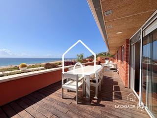 Appartement à Les Botigues de Sitges. Exclusivo piso exterior con gran terraza y vistas al mar en garr