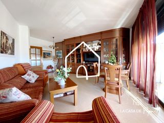 Appartement à La Roureda. Exclusivo ático con ascensor, parking y trastero