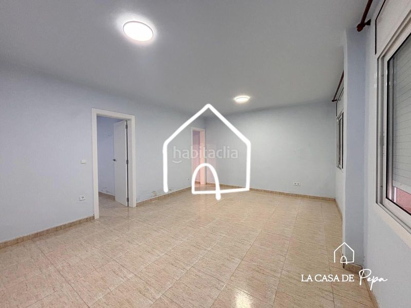 Foto 103e0e2e-3c1b-4420-ae54-445bade03c30. Planta baixa a Centre Viladecans