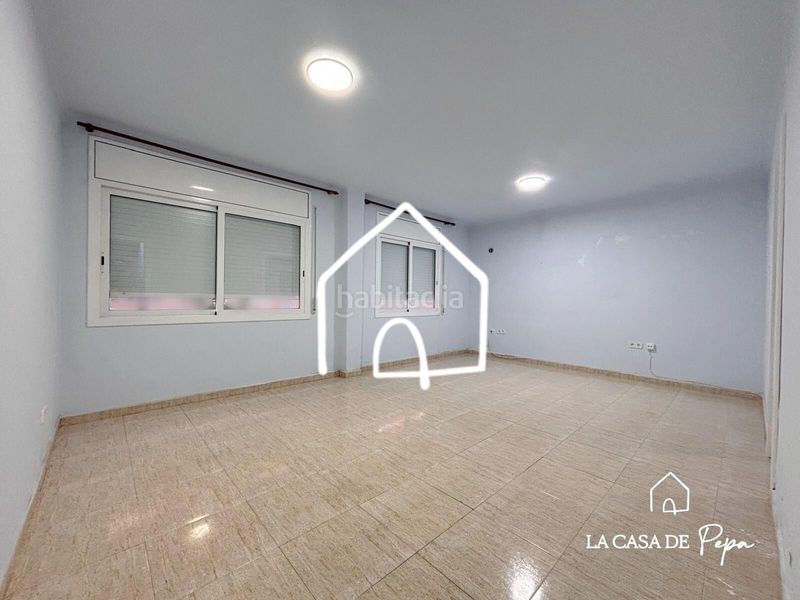 Foto ac8e7e38-9813-46ca-8103-4632e4bfe00e. Planta baixa a Centre Viladecans