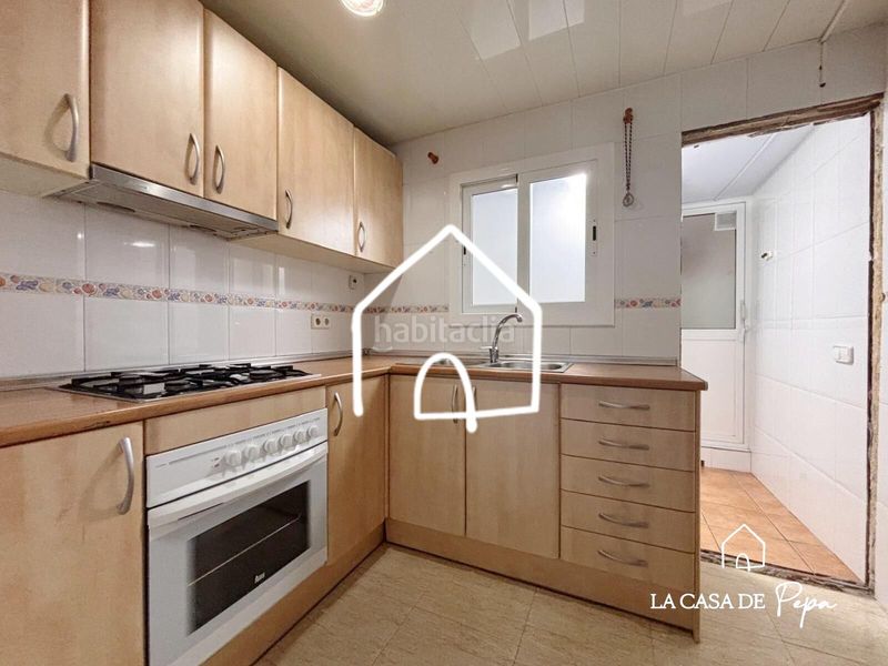 Foto b78dfd2f-77cb-4fe5-877f-f3eb88fa8bd0. Planta baixa a Centre Viladecans