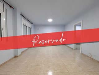 Planta baixa a Centre. Planta baja en el centro de viladecans