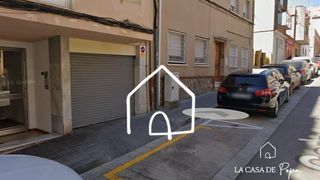 Rent Business premise in Diagonal-Colomeres. Local en alquiler, ideal como almacén o trastero.