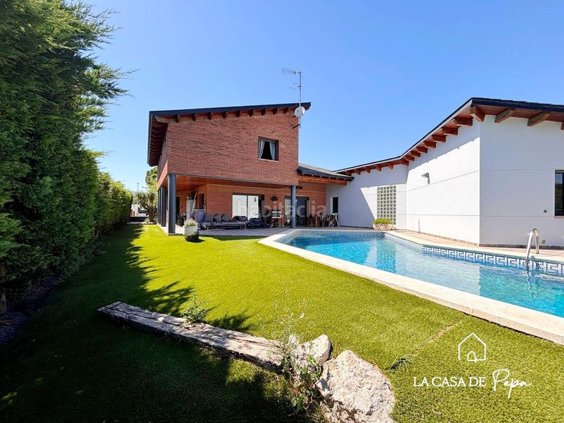 Foto 5bf5b3b7-b964-413b-a267-7f915cf8862c. Casa amb calefacció aparcament piscina a Begues