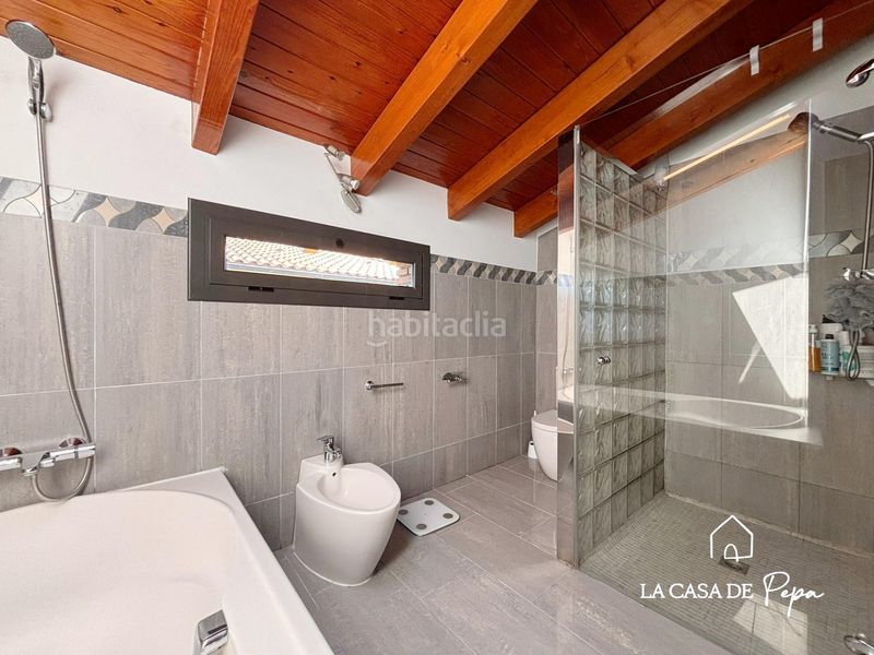 Foto c5b64799-b3a8-4638-a399-673ff17b78af. Casa amb calefacció aparcament piscina a Begues