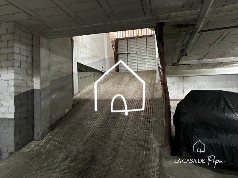 Foto cb446f00-3dd5-45b0-b60d-0e4d2e0fc8bb. Autoparkplatz in Centre Viladecans