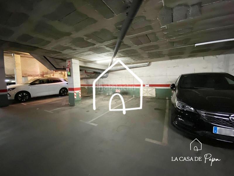Foto 3d6f8af6-01aa-4c67-bb27-37ef709ef5ba. Parking coche en venta 3 plazas de parking en calzina en Viladecans