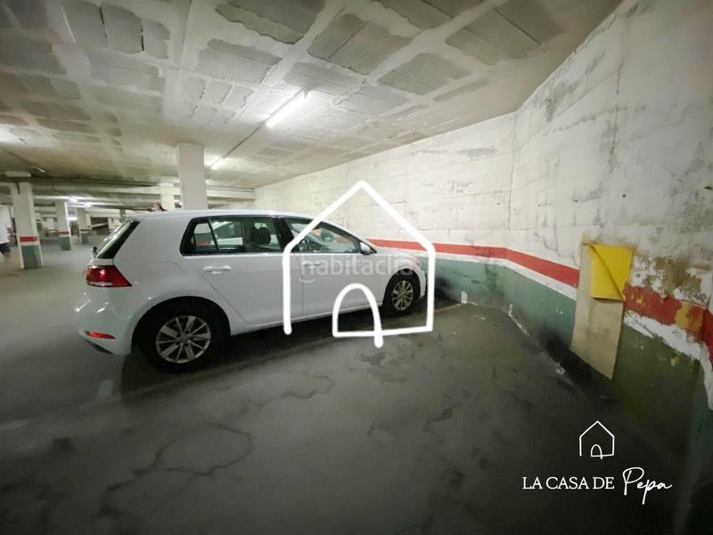 Foto 91fad89f-0b53-410b-b65c-4ff44d9651c3. Parking coche en venta 3 plazas de parking en calzina en Viladecans