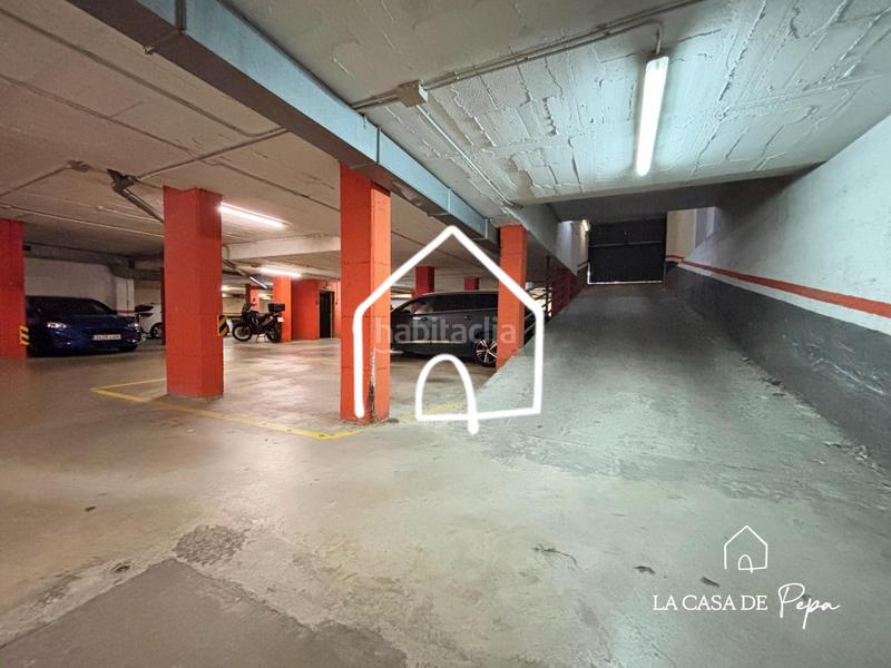 Foto 70d918a8-933b-444c-9c4d-2c5786d8d756. Parking coche amplia plaza de parking en cantonio machado en Viladecans