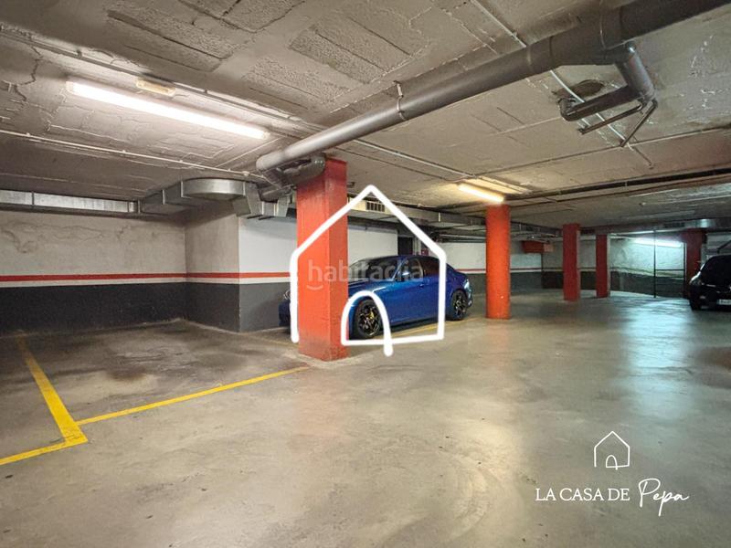 Foto 9fc7dfd4-c43d-4742-b36a-010664f47192. Parking coche amplia plaza de parking en cantonio machado en Viladecans