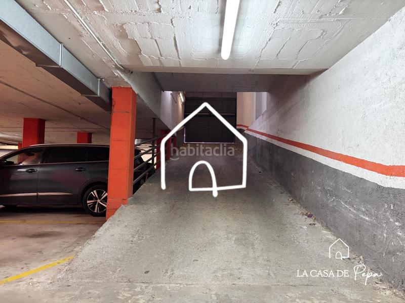 Foto bbb5dc0f-96fc-4253-9e69-9893db1416ca. Parking coche amplia plaza de parking en cantonio machado en Viladecans