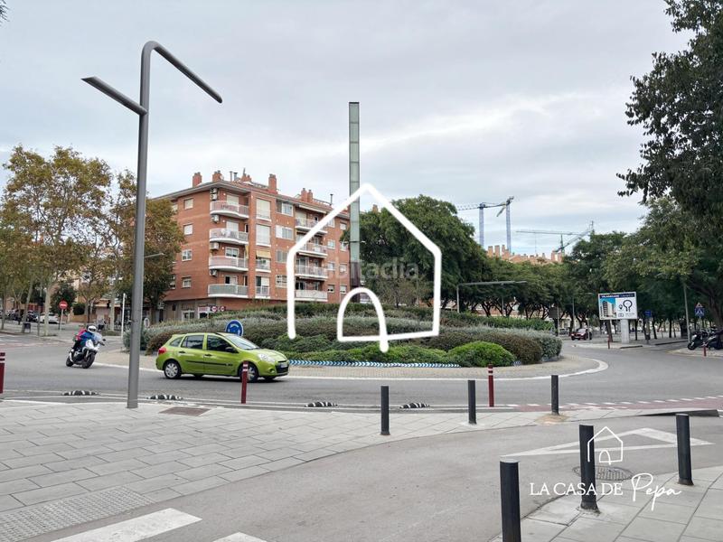 Foto eb1ab849-fa3f-42ed-9034-123c5302e58a. Parking coche amplia plaza de parking en cantonio machado en Viladecans