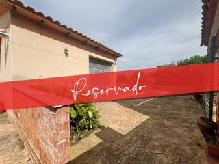 Casa a Castellet i la Gornal. Casa con gran potencial y planta superior reformada  ideal para
