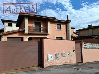 Chalet à Barrio la maza 5. Refugio perfecto para la familia