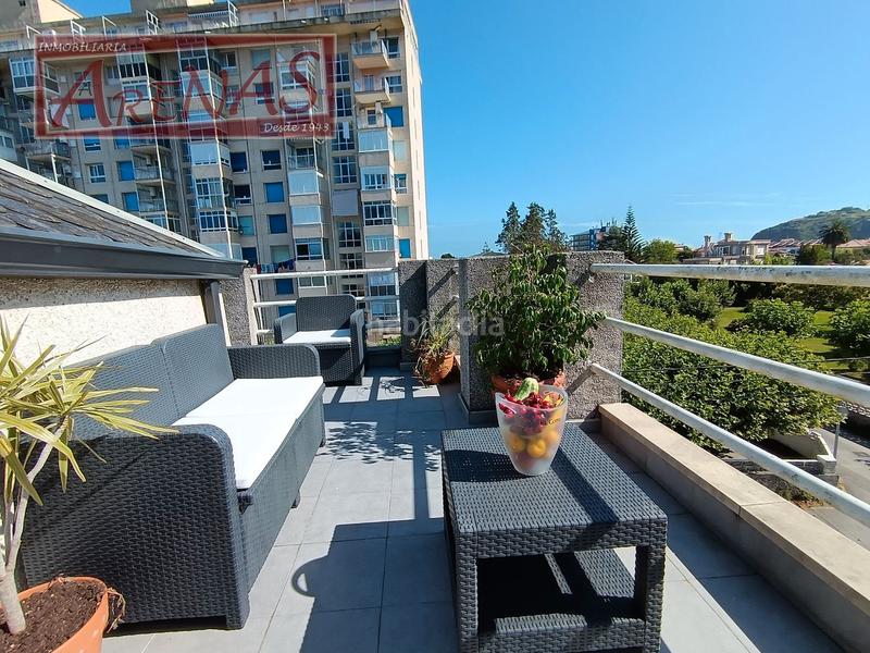 Foto e5161c5f-a41f-420c-9d1f-b471212e0259. Àtic a calle padre ignacio ellacuría 119 a Carlos V Laredo